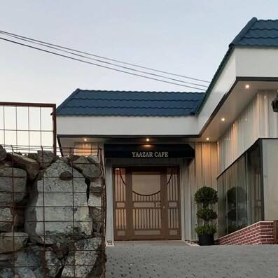 Yaazar Cafe entrance