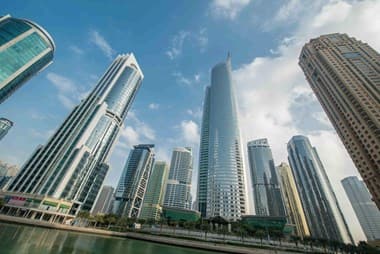 Jeden Monat nehmen in den Jumeirah Lake Towers in der Freihandelszone DMCC 170 neue Unternehmen die Arbeit auf.