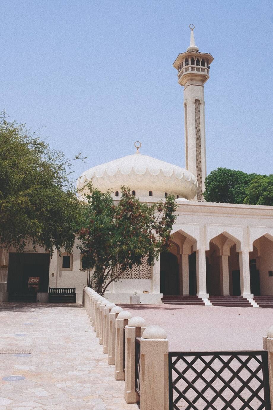 monocle-guide-to-dubai-2021-architecture-design-al-farooq-mosque-al-bastakiya-al-fahidi-neighbourhood