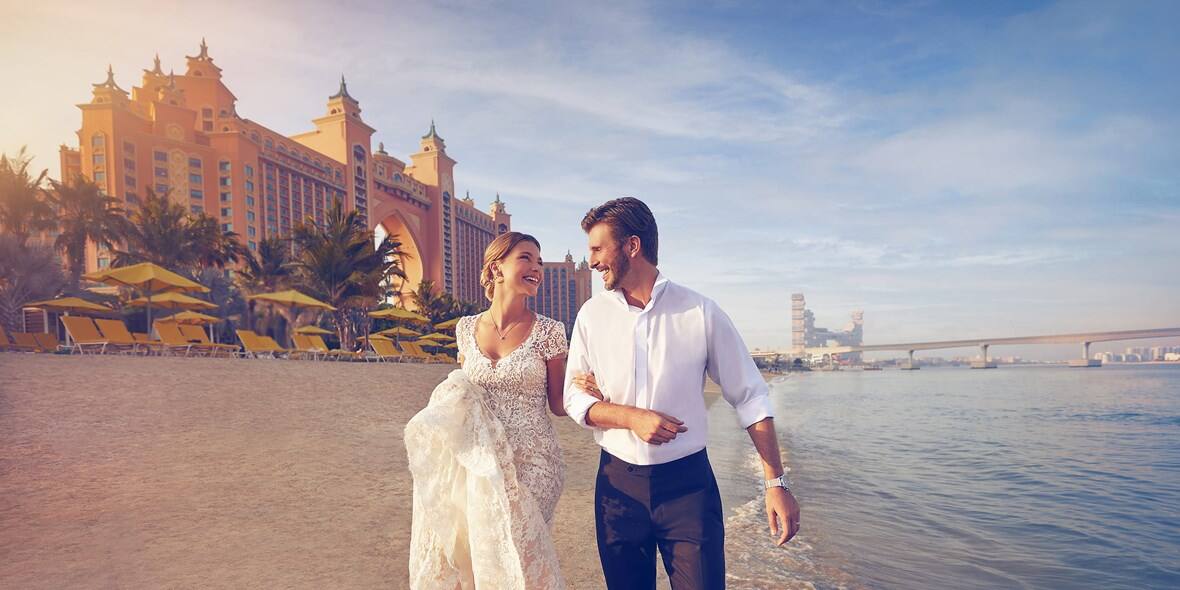 Married couple infront of Atlantis The Palm in Dubai