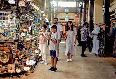 Family at Souk Madinat in Jumeirah shopping for mementos