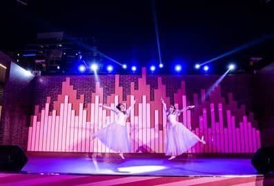 Ballerinas on stage
