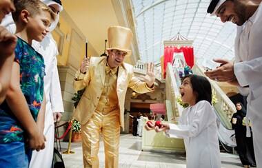Mercato activations magician Emirati family