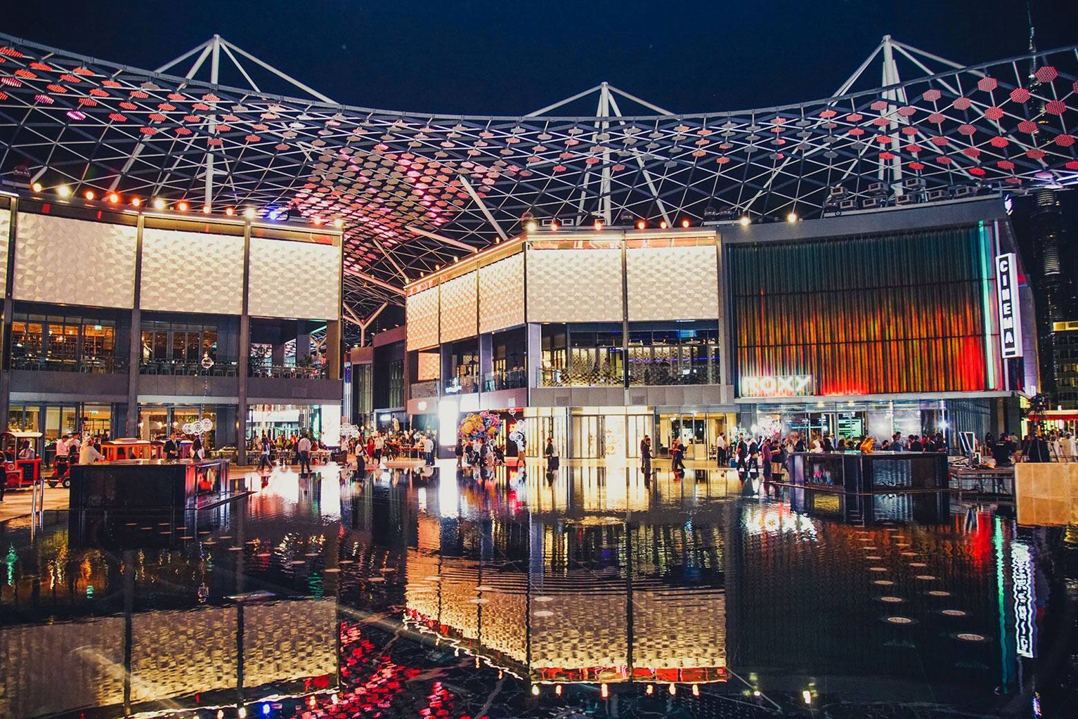 Dubai arena. City walk Дубай. Торговый комплекс City walk. Дубай Сити Молл. City walk Dubai фото.