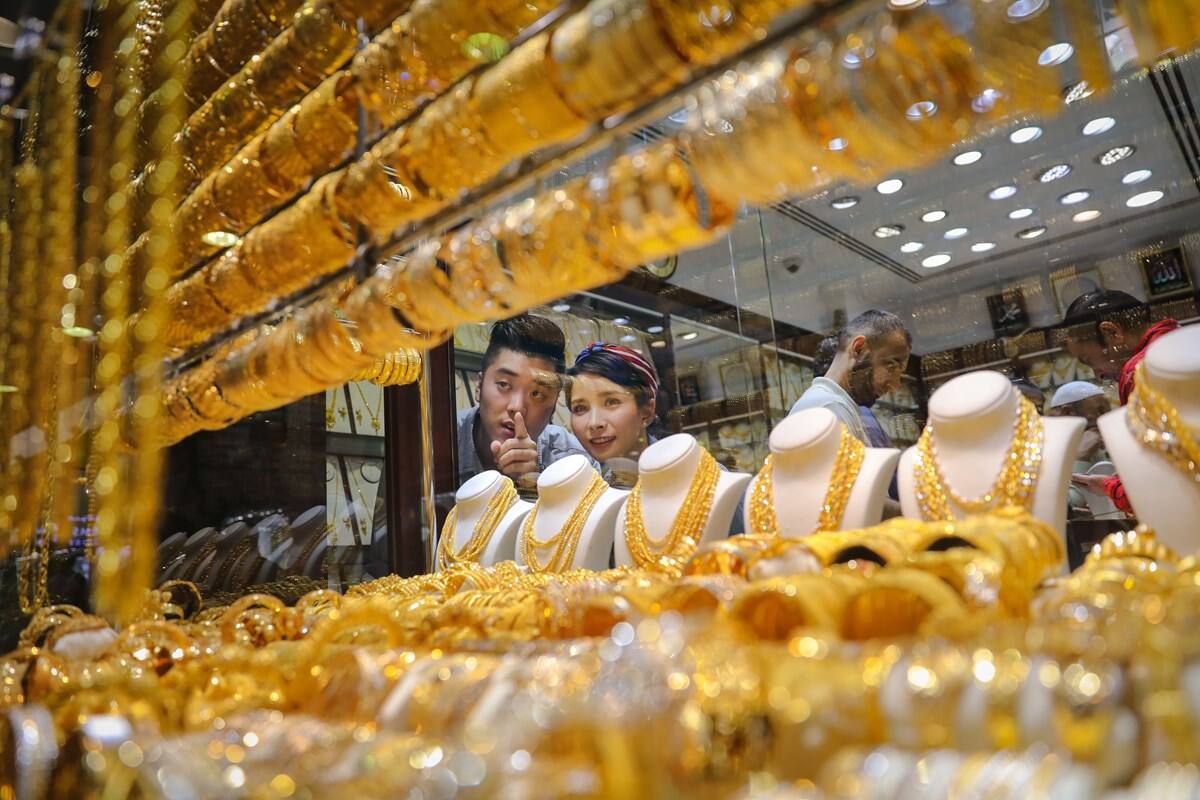 Где золото дубай. Gold Souk Дубай. Золотой рынок Gold Souk. ОАЭ, Gold Souk, Deira,Dubai. Золотой базар в Дубае.