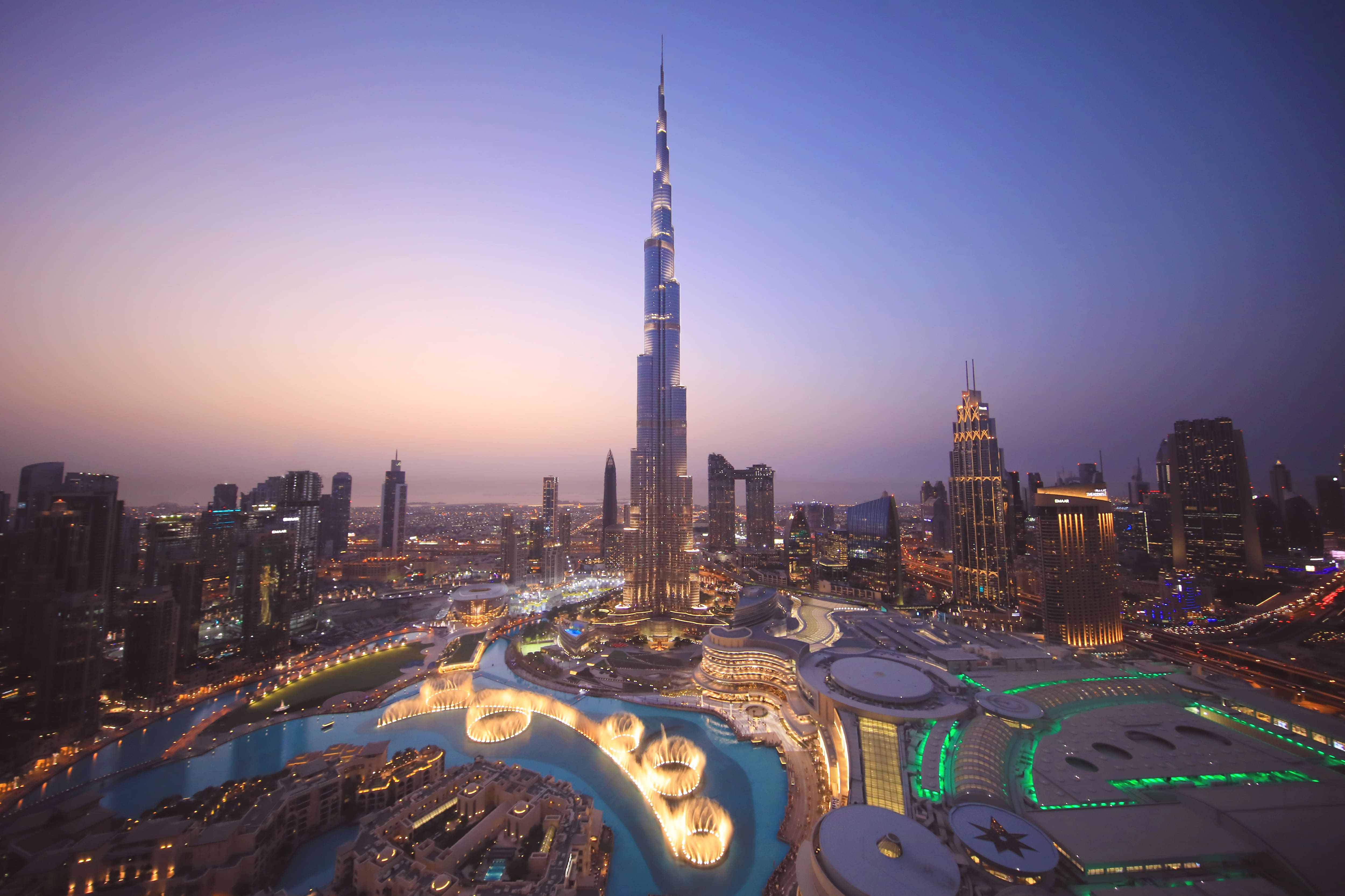 Бурдж халифа сейчас. Бурдж-Халифа Дубай. Dubai Бурдж Халифа. ОАЭ достопримечательности Бурдж Халифа. Порше Халифа Дубай.